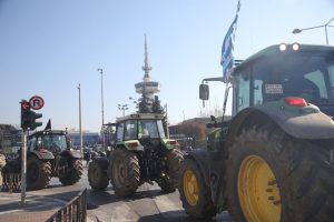 Απόβαση αγροτών στην Θεσσαλονίκη Μητσοτάκης Είμαστε υπέρ της παύσης του καθεστώτος αγρανάπαυσης