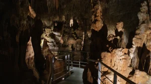 Ανοίγει μετά από 5 χρόνια το σπήλαιο των Πετραλώνων Το εντυπωσιακό «Σπίτι του Αρχανθρώπου»