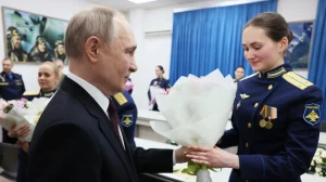 Πούτιν Επαινεί τις γυναίκες στρατιώτες που μάχονται στην Ουκρανία Δίνει χάρη σε 52 κρατούμενες