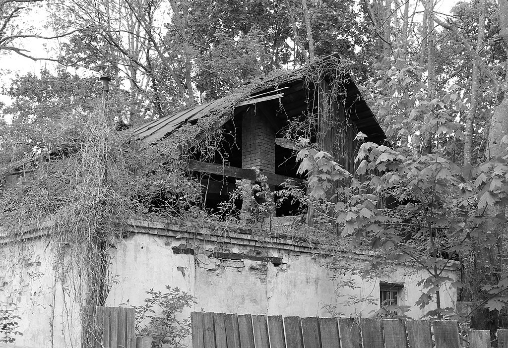 Ερείπια εγκαταλελειμμένης πολυκατοικίας στο Τσερνόμπιλ